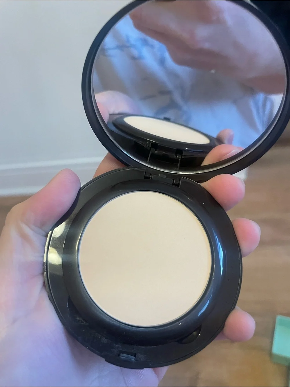 Smooth Finish Foundation Powder 01